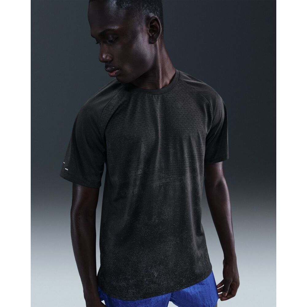 Nike Stride Dri-FIT ADV Short-Sleeve Running Top Reflective Accents Off Noir Med